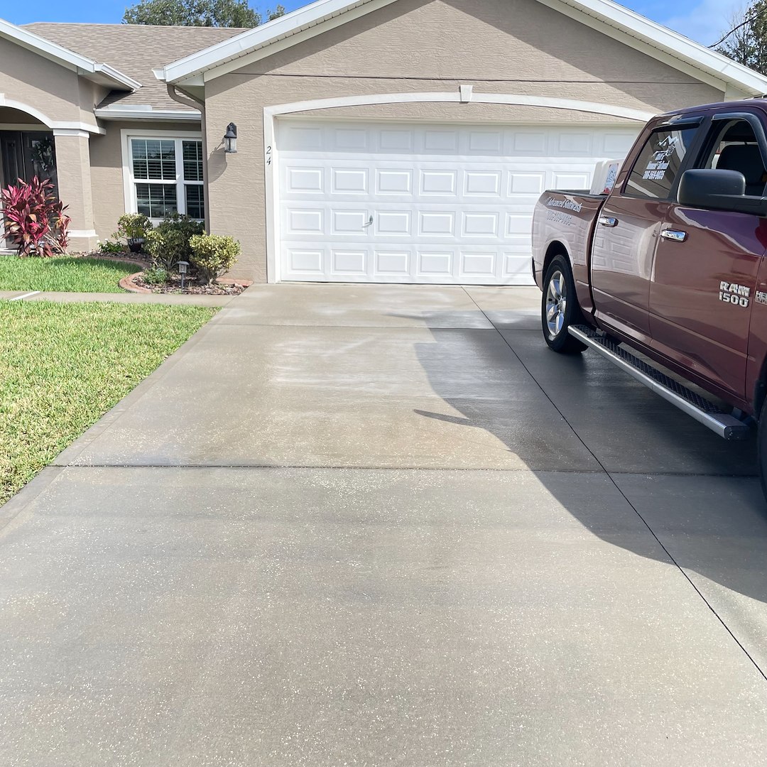 “Transforming Driveways in Palm Coast: Stunning Results from Our Latest Cleaning Project”